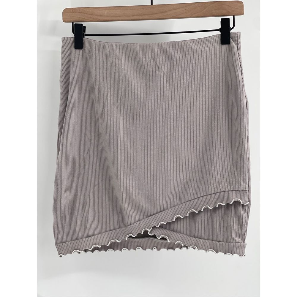 Aritzia Sunday Best Skirt Women Size Medium Gray Ruffle Short Ribbed